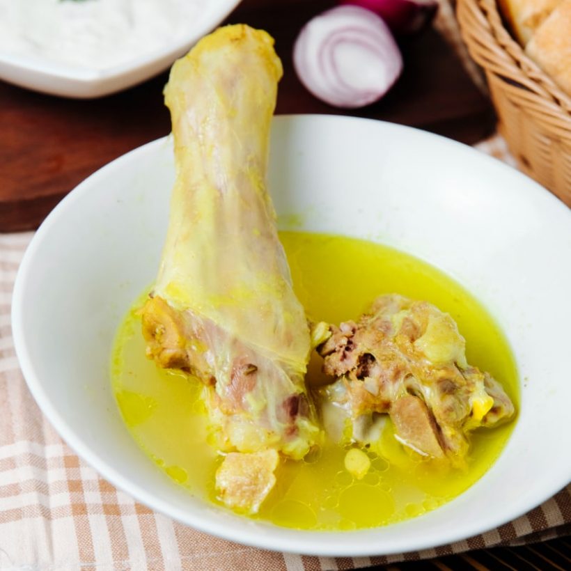 khash-mutton-sheep-legs-paunch-garlic-vinegar-side-view-min